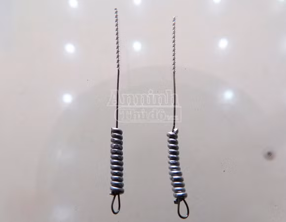 Dị vật cháu bé 3 tuổi nuốt ở phòng khám là "châm gai" ảnh 1