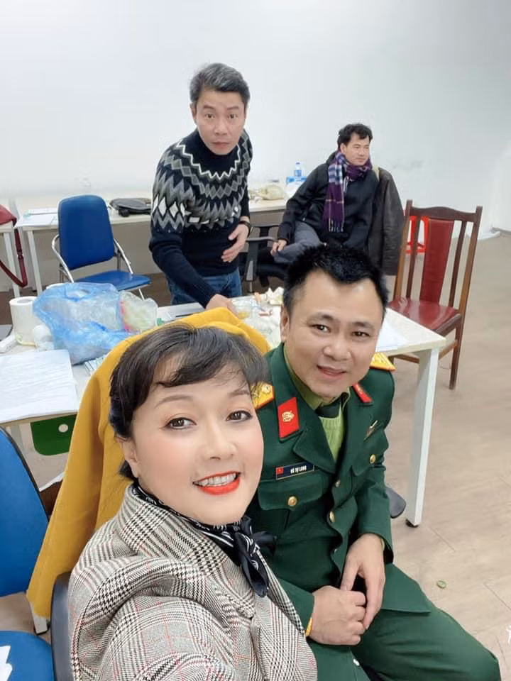 Bức ảnh được nghệ sĩ Vân Dung chia sẻ khiến người hâm mộ háo hức Bức ảnh được nghệ sĩ Vân Dung chia sẻ khiến người hâm mộ háo hức