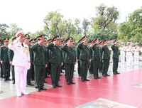 Lãnh đạo Đảng, Nhà nước đặt vòng hoa, vào lăng viếng Chủ tịch Hồ Chí Minh
