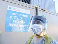 Các chính trị gia, hoa hậu, cầu thủ… trở lại nghề y để chống dịch Covid-19