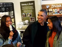 Thu nhập tăng 30 lần kể từ khi bước vào Nhà Trắng, gia đình Obama tiêu tiền như thế nào?