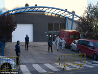 Trưng dụng sân băng làm nhà xác, Tây Ban Nha kêu gọi NATO hỗ trợ chống dịch Covid-19