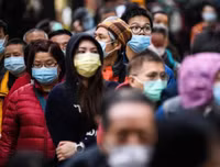 Người dân Hồng Kông đổ xô đi mua đồ tích trữ trước quy định cách ly mới