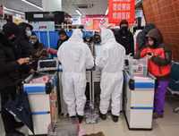 Cảnh người dân Vũ Hán đi chợ, mua sắm thời đại dịch