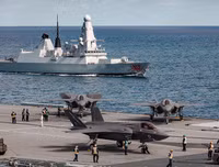 Mỹ rút gần 1 tỷ USD từ dự án đóng tàu Hải quân để xây dựng tường biên giới