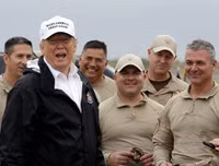 Mỹ rút gần 1 tỷ USD từ dự án đóng tàu Hải quân để xây dựng tường biên giới