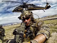 Mỹ rút gần 1 tỷ USD từ dự án đóng tàu Hải quân để xây dựng tường biên giới