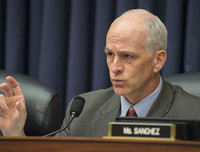 Mỹ rút gần 1 tỷ USD từ dự án đóng tàu Hải quân để xây dựng tường biên giới