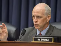 Mỹ rút gần 1 tỷ USD từ dự án đóng tàu Hải quân để xây dựng tường biên giới