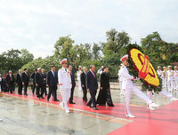 Lãnh đạo Đảng, Nhà nước đặt vòng hoa, vào lăng viếng Chủ tịch Hồ Chí Minh