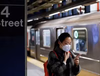 Hình ảnh người Mỹ chuẩn bị đương đầu đại dịch Covid-19