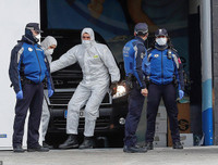 Trưng dụng sân băng làm nhà xác, Tây Ban Nha kêu gọi NATO hỗ trợ chống dịch Covid-19