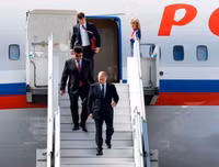 [Ảnh] Khi chuyên cơ chở nguyên thủ gặp 