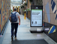 Người dân nước nào được nhận tiền hỗ trợ 