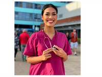 Các chính trị gia, hoa hậu, cầu thủ… trở lại nghề y để chống dịch Covid-19