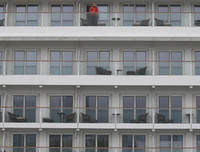 Người dân Hồng Kông đổ xô đi mua đồ tích trữ trước quy định cách ly mới