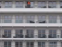 Người dân Hồng Kông đổ xô đi mua đồ tích trữ trước quy định cách ly mới