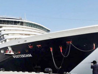 Tàu du lịch 2.200 người được Campuchia chào đón, thoát khỏi 