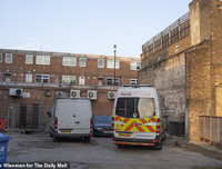 Phát hiện trang trại trồng cần sa bí mật ngay dưới nền nhà hát cũ ở London