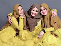 Dư luận Indonesia phẫn nộ vì màn thể hiện táo bạo của ông nghị cùng 3 bà vợ