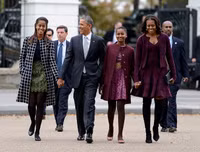 Thu nhập tăng 30 lần kể từ khi bước vào Nhà Trắng, gia đình Obama tiêu tiền như thế nào?