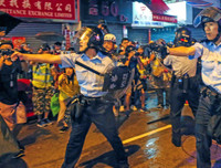 Cảnh sát Hồng Kông lý giải việc lần đầu tiên nổ súng và phun vòi rồng để ứng phó với biểu tình