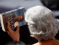 Thu nhập tăng 30 lần kể từ khi bước vào Nhà Trắng, gia đình Obama tiêu tiền như thế nào?