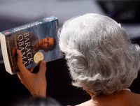 Thu nhập tăng 30 lần kể từ khi bước vào Nhà Trắng, gia đình Obama tiêu tiền như thế nào?