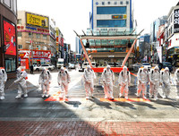 Người dân nước nào được nhận tiền hỗ trợ 