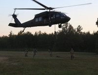 Tai nạn hy hữu: Mỹ giải cứu 87 lính dù 