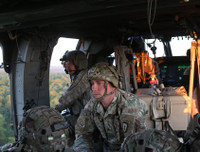 Tai nạn hy hữu: Mỹ giải cứu 87 lính dù 