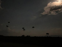 Tai nạn hy hữu: Mỹ giải cứu 87 lính dù 