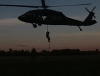 Tai nạn hy hữu: Mỹ giải cứu 87 lính dù 