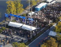 [Ảnh] Nhật hoàng và Hoàng hậu ngồi xe diễu hành trên đường phố Tokyo