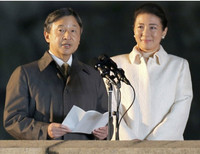 [Ảnh] Nhật hoàng và Hoàng hậu ngồi xe diễu hành trên đường phố Tokyo