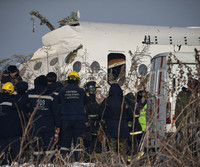 [Ảnh] Hiện trường tan hoang và hoảng loạn khi máy bay chở 98 người gặp nạn ở Kazakhstan