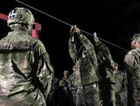 Tai nạn hy hữu: Mỹ giải cứu 87 lính dù 