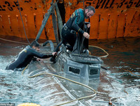 [Ảnh] Tàu ngầm ‘quan tài’ chở ma tuý xuyên đại dương bị Tây Ban Nha ‘tóm sống’