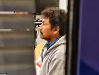 [Ảnh] Tàu ngầm ‘quan tài’ chở ma tuý xuyên đại dương bị Tây Ban Nha ‘tóm sống’