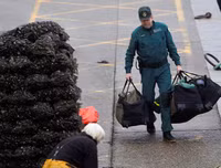[Ảnh] Tàu ngầm ‘quan tài’ chở ma tuý xuyên đại dương bị Tây Ban Nha ‘tóm sống’