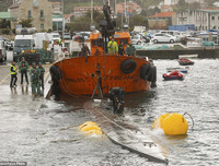 [Ảnh] Tàu ngầm ‘quan tài’ chở ma tuý xuyên đại dương bị Tây Ban Nha ‘tóm sống’