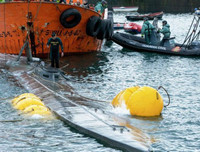 [Ảnh] Tàu ngầm ‘quan tài’ chở ma tuý xuyên đại dương bị Tây Ban Nha ‘tóm sống’