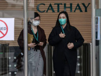 Người dân Hồng Kông đổ xô đi mua đồ tích trữ trước quy định cách ly mới