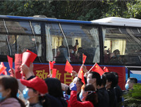 [Ảnh] Hoàn thành sứ mệnh lịch sử, đội ngũ bác sĩ chi viện bùi ngùi rời Vũ Hán