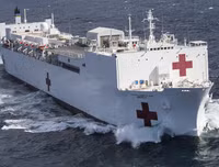 Hãi hùng cảnh hàng dài xe đông lạnh chờ chở thi thể từ các bệnh viện New York