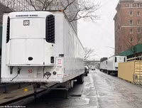 Hãi hùng cảnh hàng dài xe đông lạnh chờ chở thi thể từ các bệnh viện New York