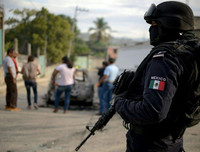 Thị trấn biên giới Mexico-Mỹ lỗ chỗ vì 