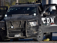 Thị trấn biên giới Mexico-Mỹ lỗ chỗ vì 