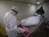 [Ảnh] Bức tranh đại dịch Covid-19 nhìn từ nghĩa trang lớn hàng đầu thế giới