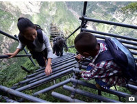 [Ảnh] Tạm biệt 